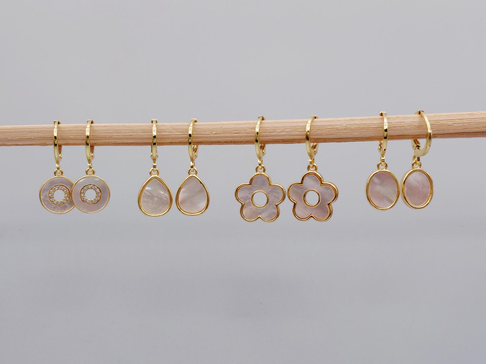 LES ESSENTIELS