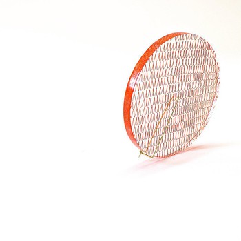 Broche en plexiglas et soie, Diederick Van Hovell