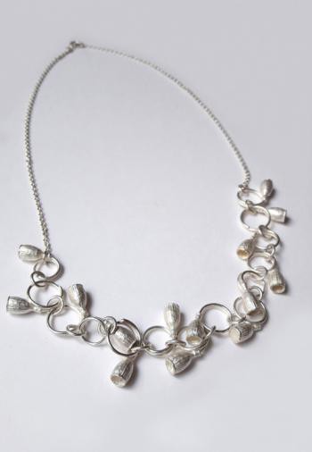 Collier "Pavots" en argent, Agnès Moulinot