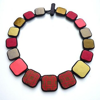 Collier pastilles carré de Cécile Bertrand